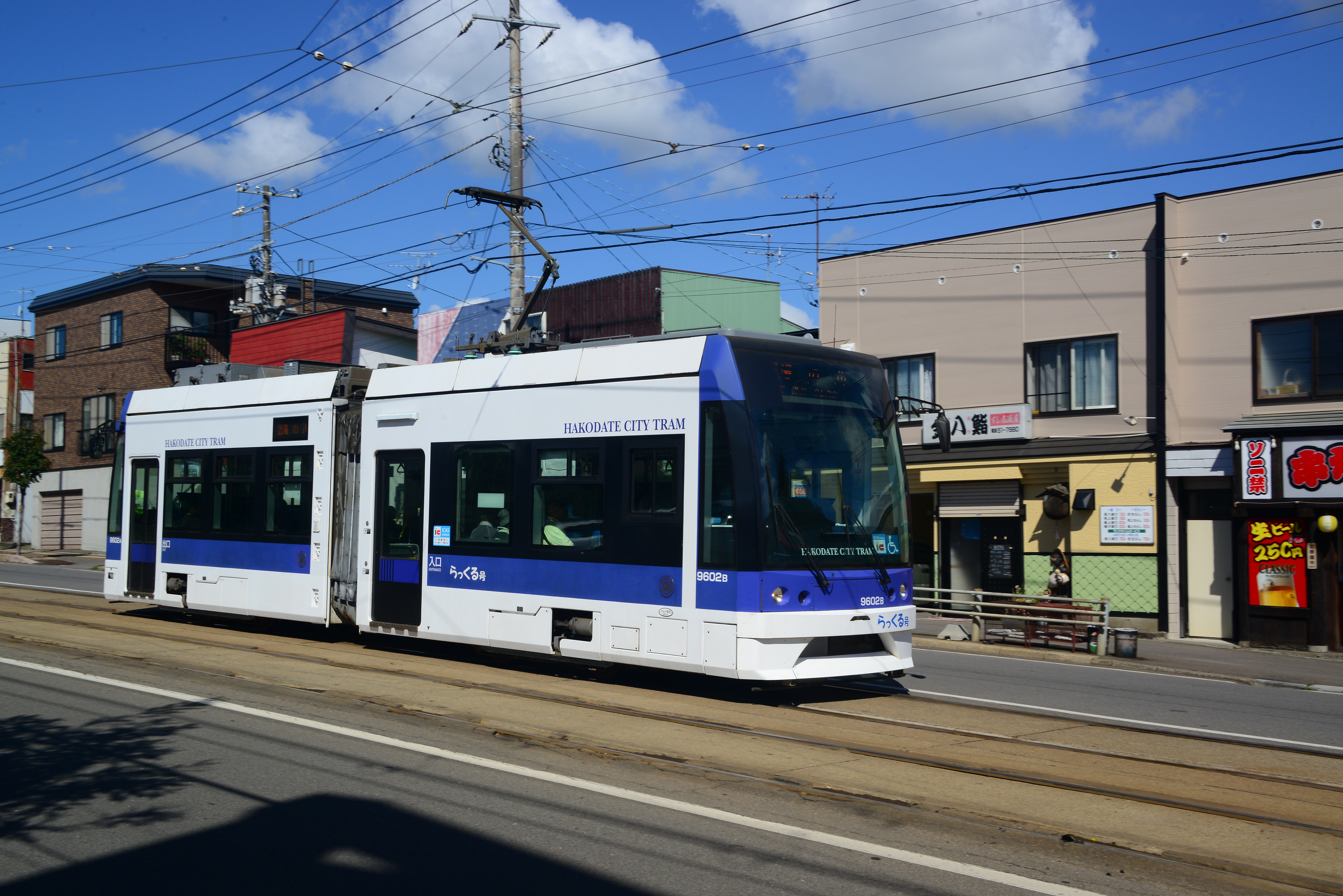 Featured image for “KW 39/2017 – Japan: Niederflurwagen im Museumsbahn-Format”